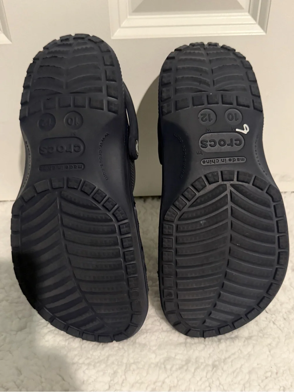 CROCS Classic Clog in Navy Blue